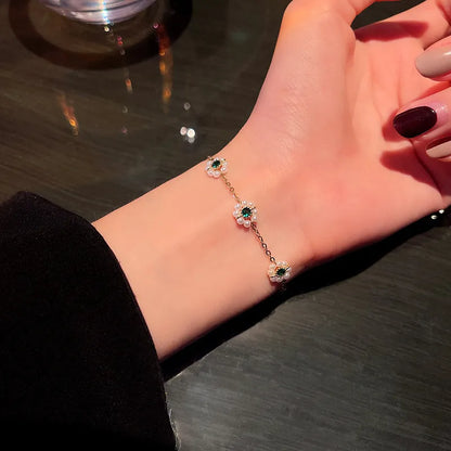 Luna Pearl Bloom Bracelet